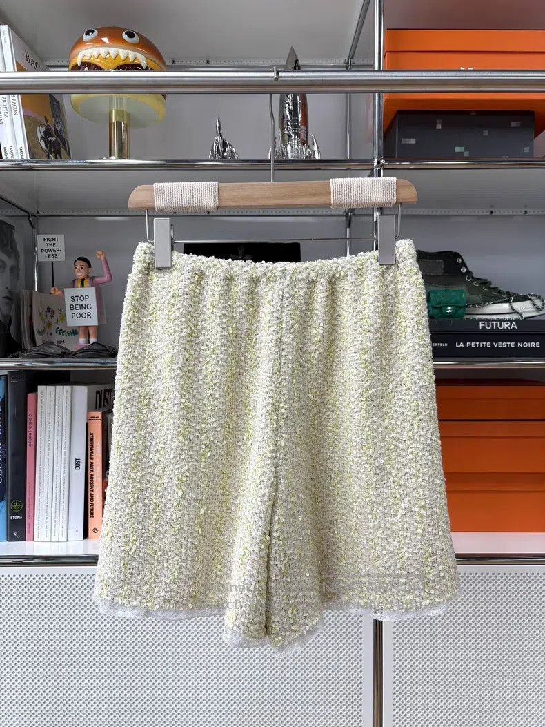 Chanel Chanel Yellow-green sequined shorts Size 24" / US 00 / IT 34 - 2 Thumbnail