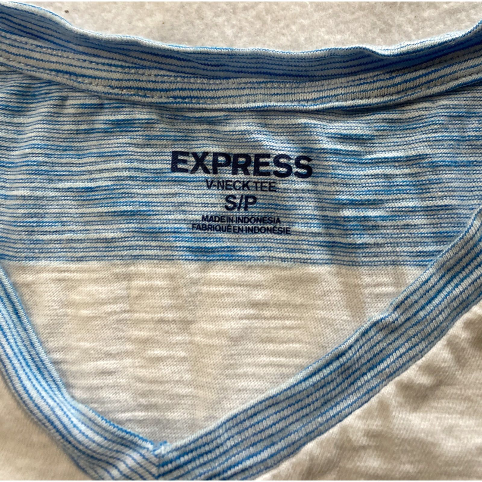 Express Express Women's T-Shirt Short Sleeve Blue V-Neck Size S / 17-21 Size S / US 4 / IT 40 - 2 Thumbnail