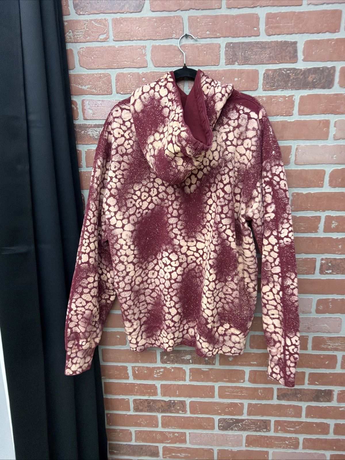 Supreme Supreme Bleached Leopard Hoodie Size Xl Used Quick Shipping Size US XL / EU 56 / 4 - 10 Thumbnail