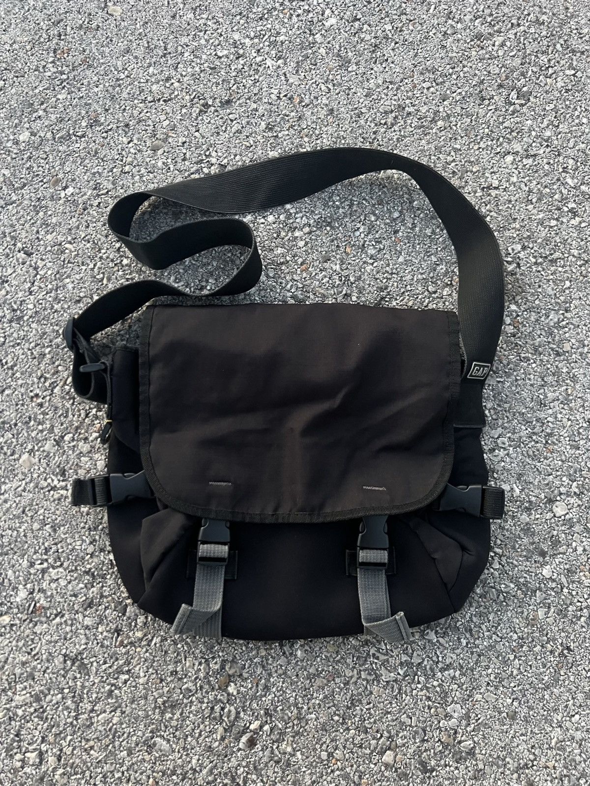 タグ付き OLD GAP Cargo Messenger バッグ 黒 - メルカリ