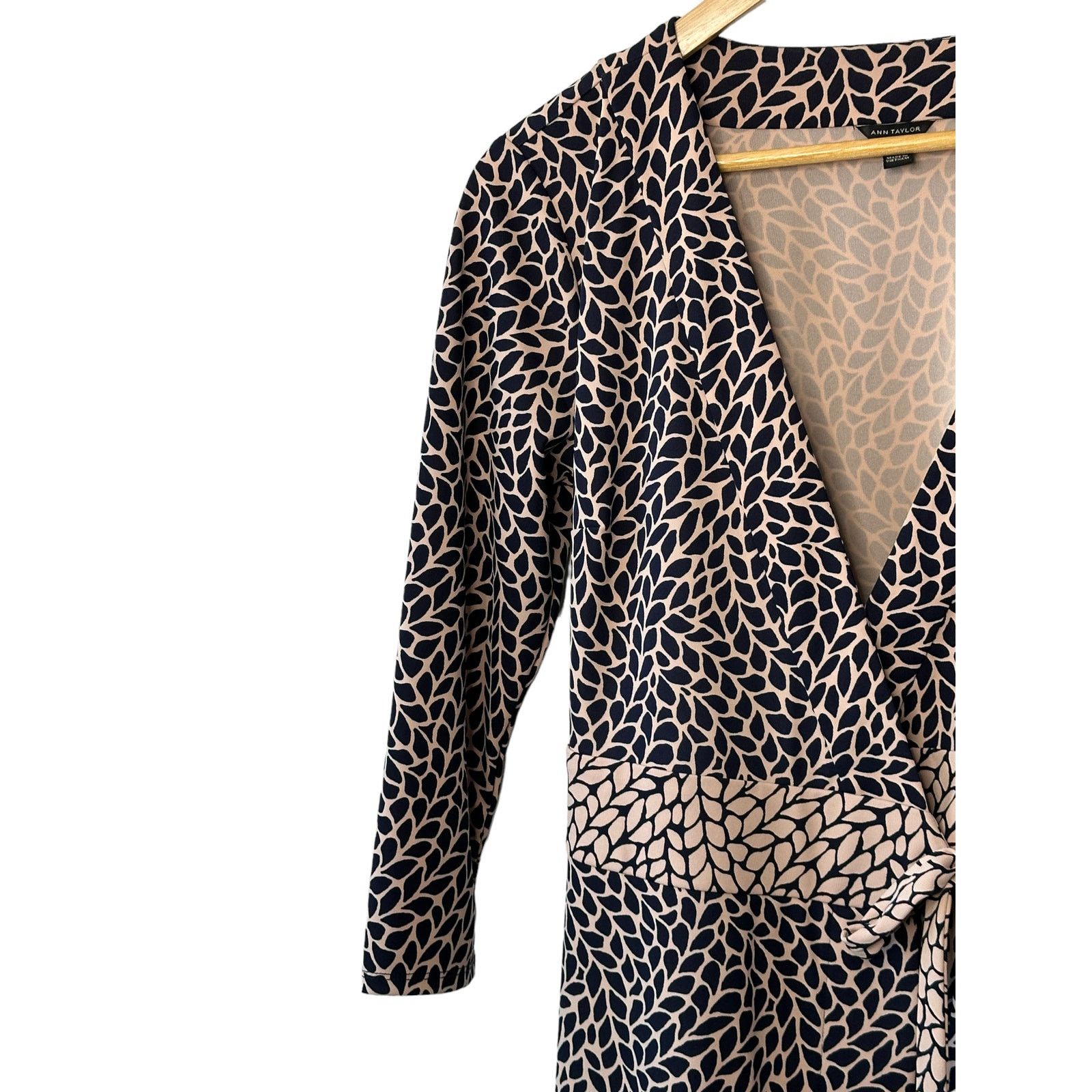 Ann Taylor Ann Taylor Cream & Black Print Long Sleeve Wrap Dress Sz 4 Size S / US 4 / IT 40 - 6 Thumbnail