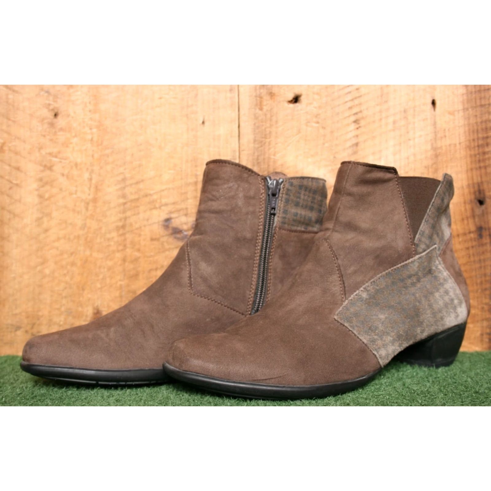 Vintage THINK! Brown Suede Patchwork Plaid Side Zip Ankle Booties Women 8.5 EUR 39 Brown Suede Patchwork Plaid Bootie Zip Ankle Think! Women Shoes Size US 9 / IT 39 - 2 Thumbnail