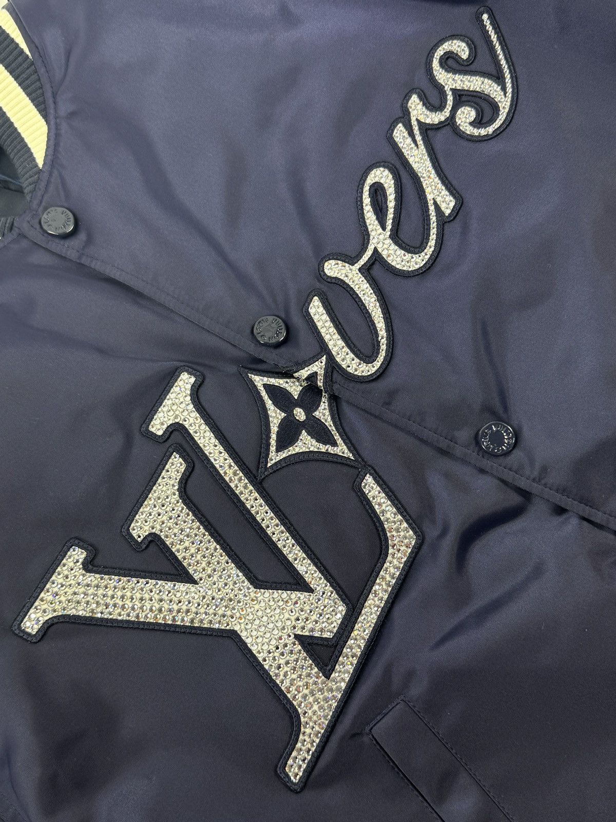Louis Vuitton LV LOVERS CRYSTAL DETAILED BOMBER JACKET Size US L / EU 52-54 / 3 - 4 Thumbnail