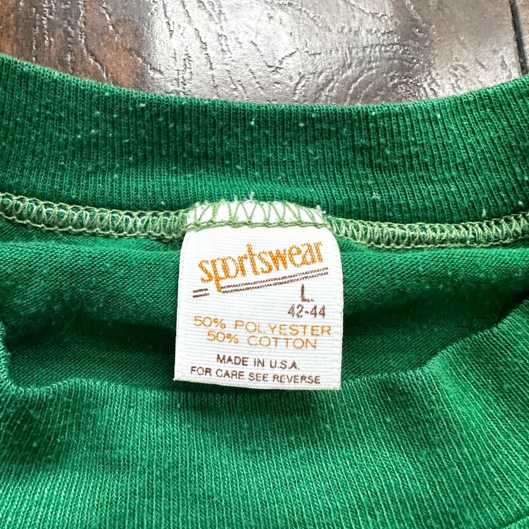 Vintage VINTAGE Men T-Shirt Crew Neck Short Sleeve Green Space Shuttle Desert 80s 1982 Military Size US L / EU 52-54 / 3 - 4 Thumbnail