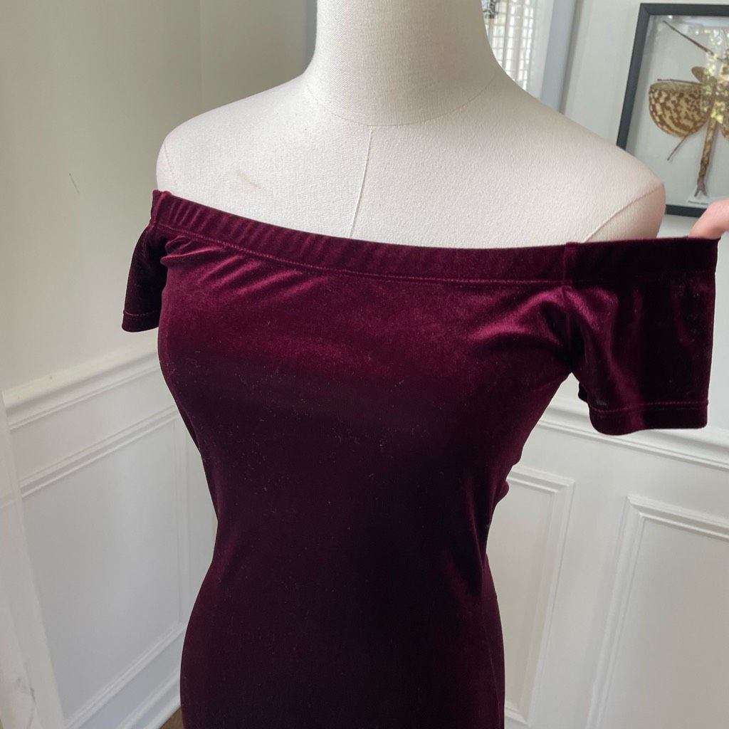 Other Windsor Lustrous Velvet Dress Deep Red Off Shoulder M Size M / US 6-8 / IT 42-44 - 4 Thumbnail