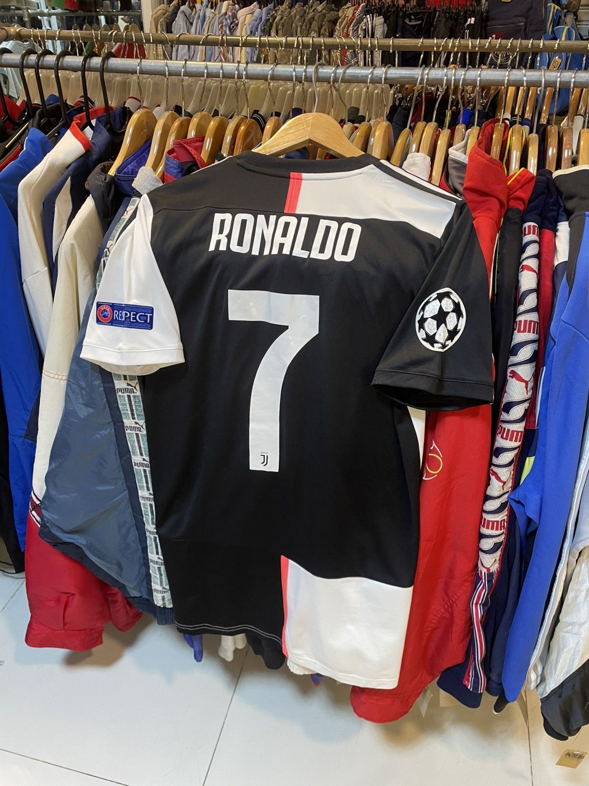 Adidas 2019 Juvantus FC Home Kit CR7 Size US L / EU 52-54 / 3 - 1 Thumbnail