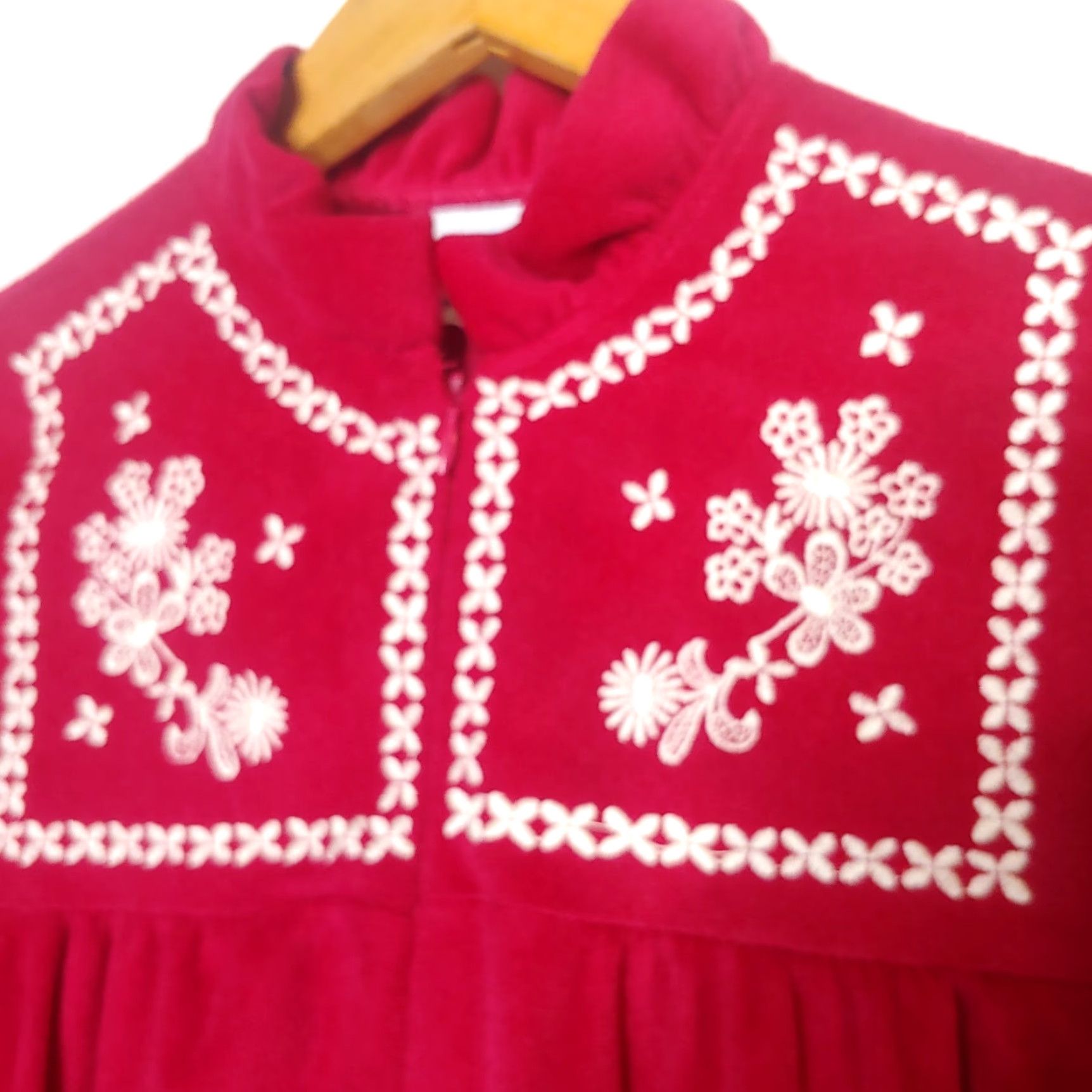 Pinko Vintage Magenta Embroidered Flower Kimono Style Women's Robe Size S User: Vintage Magenta Embroidered Flower Kimono Style Women's Robe Size S Size ONE SIZE - 5 Thumbnail