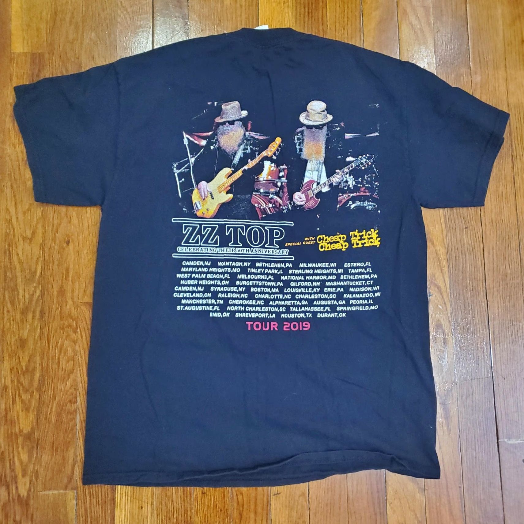 Gildan ZZ Top Shirt Mens Large Black 50 Years Live In Concert Tour 2019 Tee Gildan Size US L / EU 52-54 / 3 - 6 Thumbnail