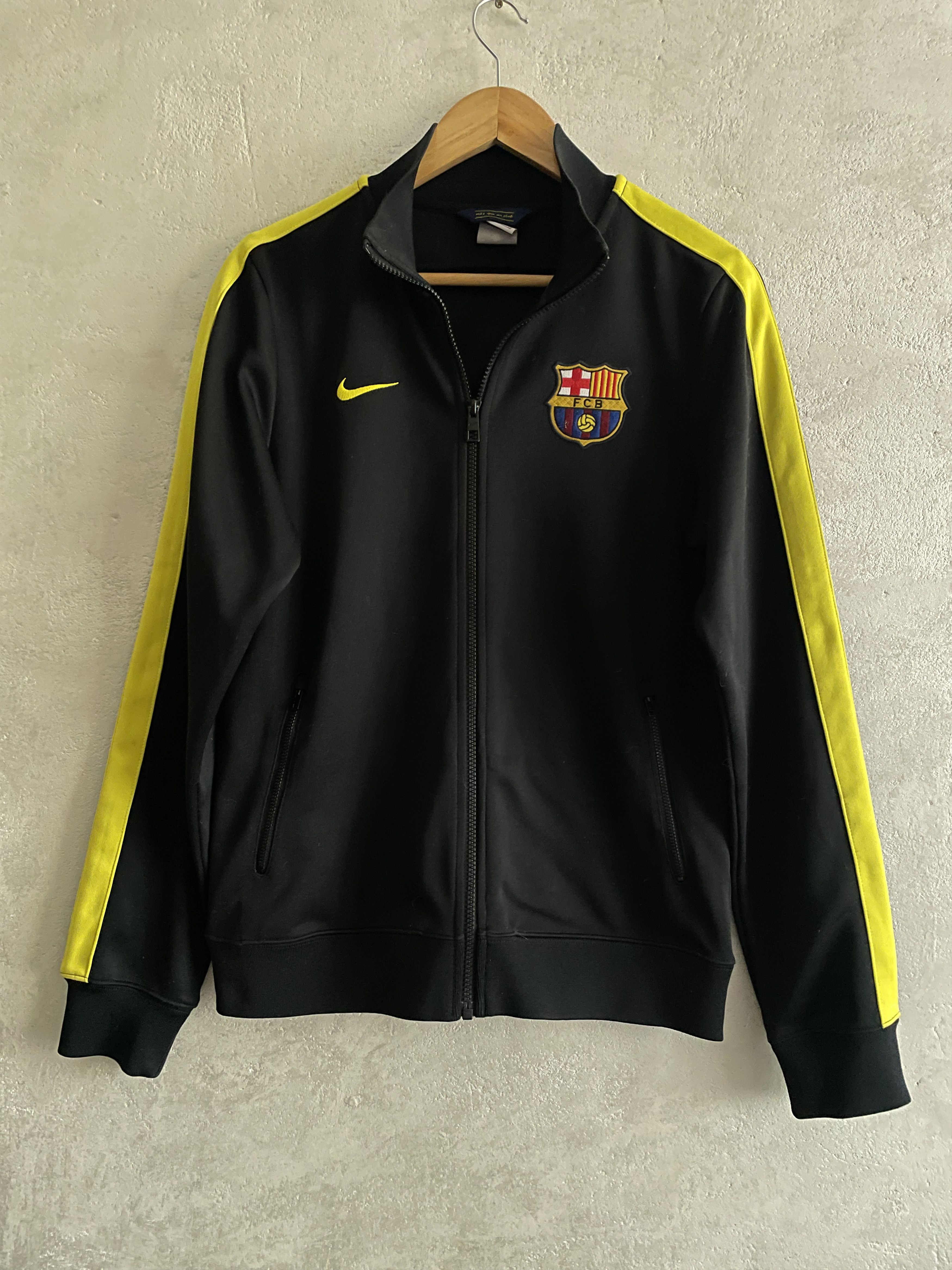 Nike Vintage Barcelona 2013 Nike N98 Track Jacket Pre Match Size US S / EU 44-46 / 1 - 1 Thumbnail