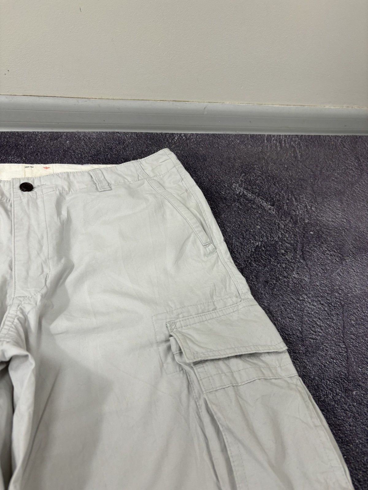 Dockers Vintage Dockers Y2K Men’s Silver Gray Utility Cargo Shorts Size US 33 - 7 Thumbnail