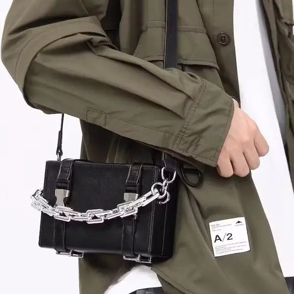 Japanese Brand Fashion retro PU leather buckle chain shoulder box bag Size ONE SIZE - 2 Thumbnail