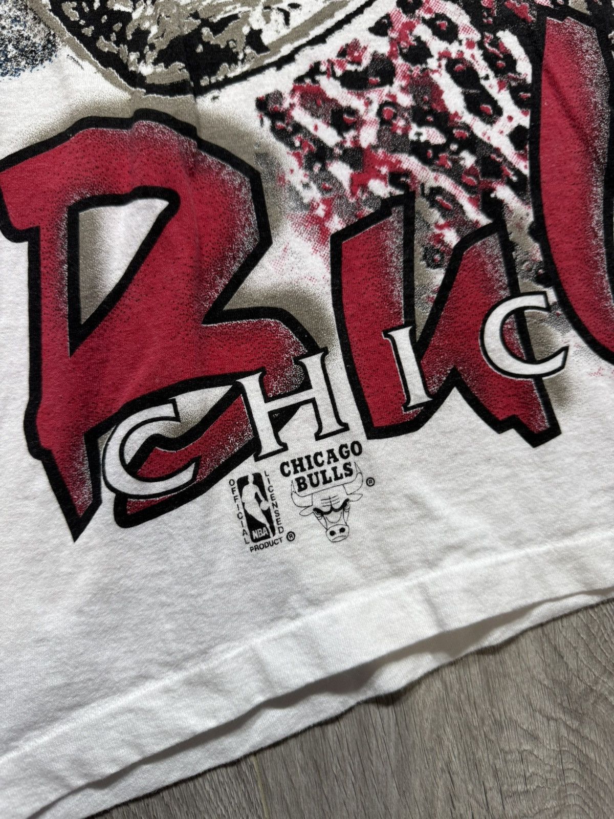 NBA Vintage 90s Chicago Bulls NBA Bulls All Over Print Tee Size US L / EU 52-54 / 3 - 4 Thumbnail