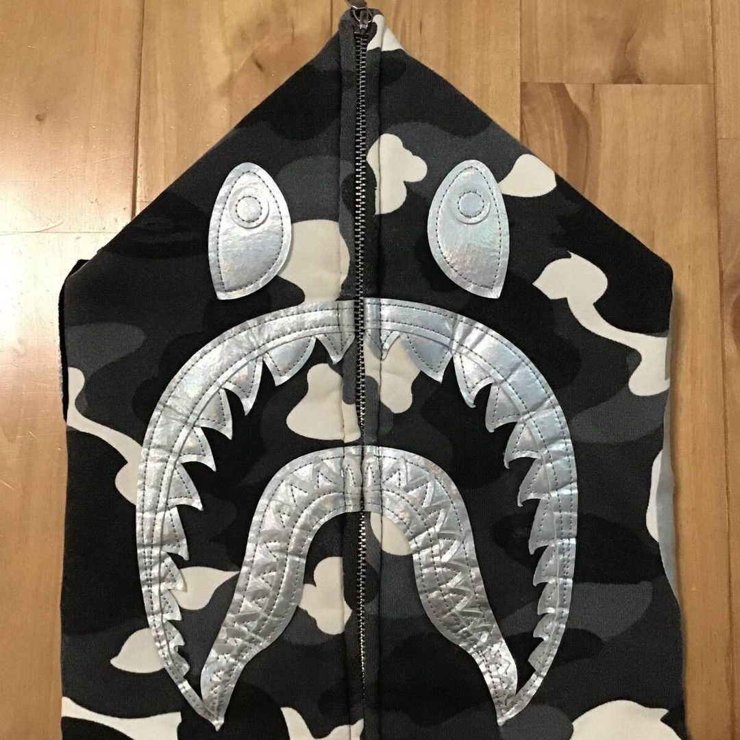 Bape 💫Glow in the dark💫 BAPE City camo shark full zip hoodie APE Size US M / EU 48-50 / 2 - 4 Thumbnail