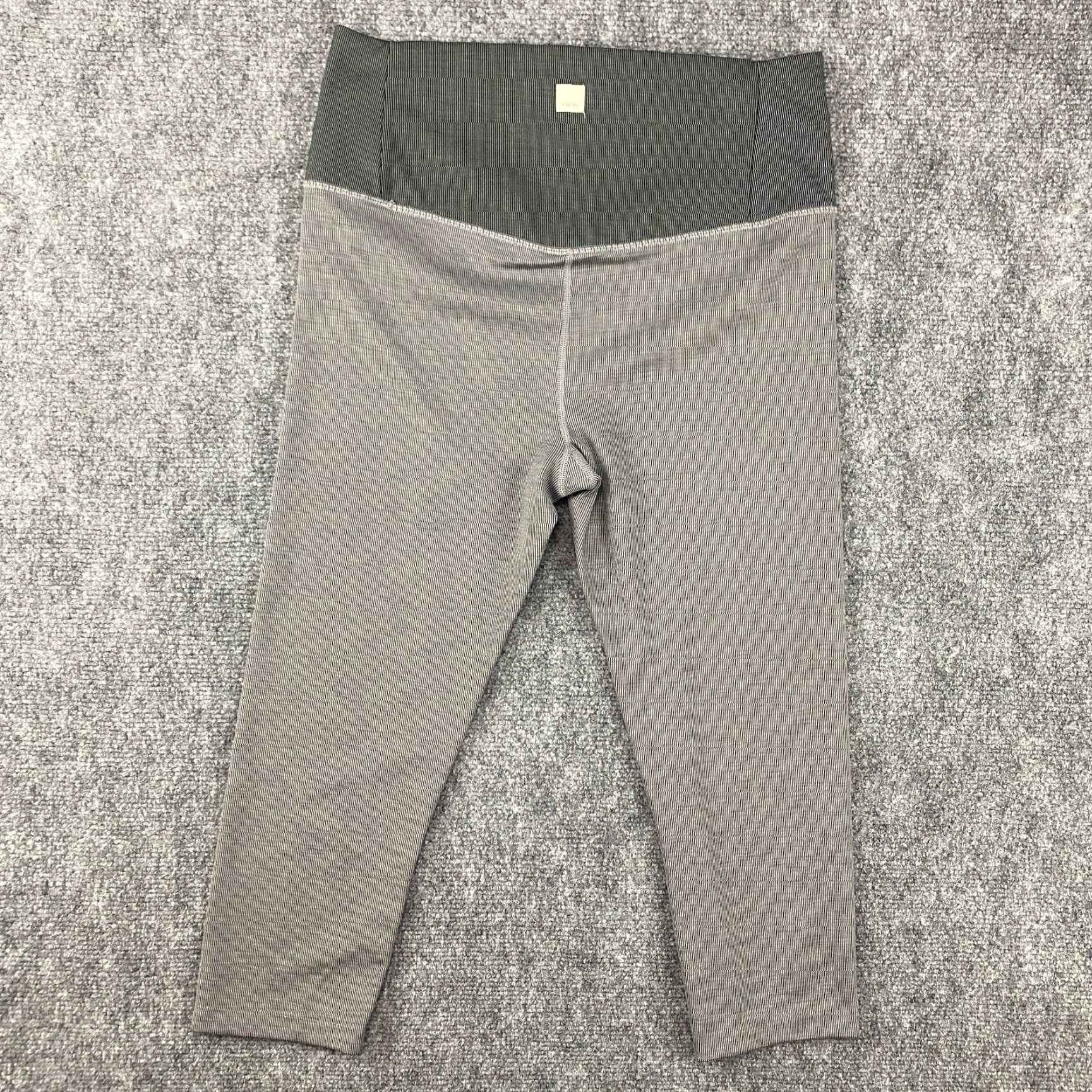Vuori Vuori Leggings Womens 27 Gray Striped Capri Crop Pull-On Stretch Modified Hem Shirt Size 27" / US 4 / IT 40 - 7 Thumbnail