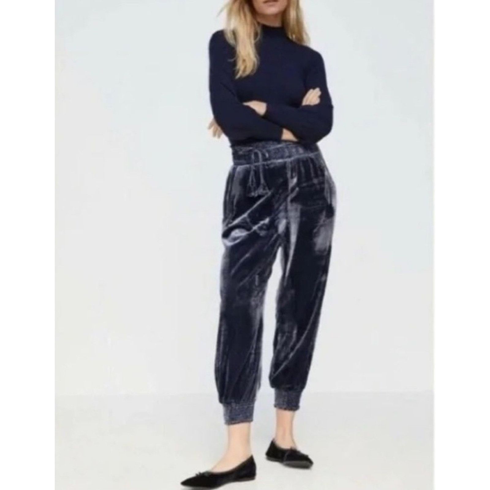 Anthropologie Anthropologie Gloria Blue Crushed velvet smocked joggers Mp Size 27" / US 4 / IT 40 - 2 Thumbnail
