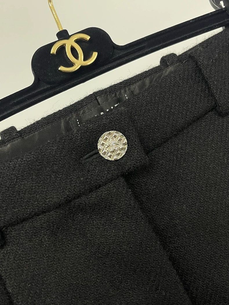 Chanel Chanel 22A black diamond-buttoned wool trousers 2505-Nextar Size 25" / US 0 / IT 36 - 3 Thumbnail