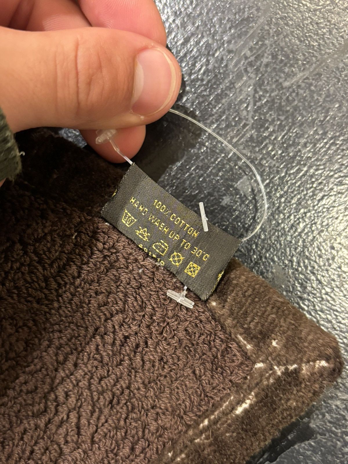 Louis Vuitton Louis Vuitton Damier Towel Size ONE SIZE - 4 Thumbnail