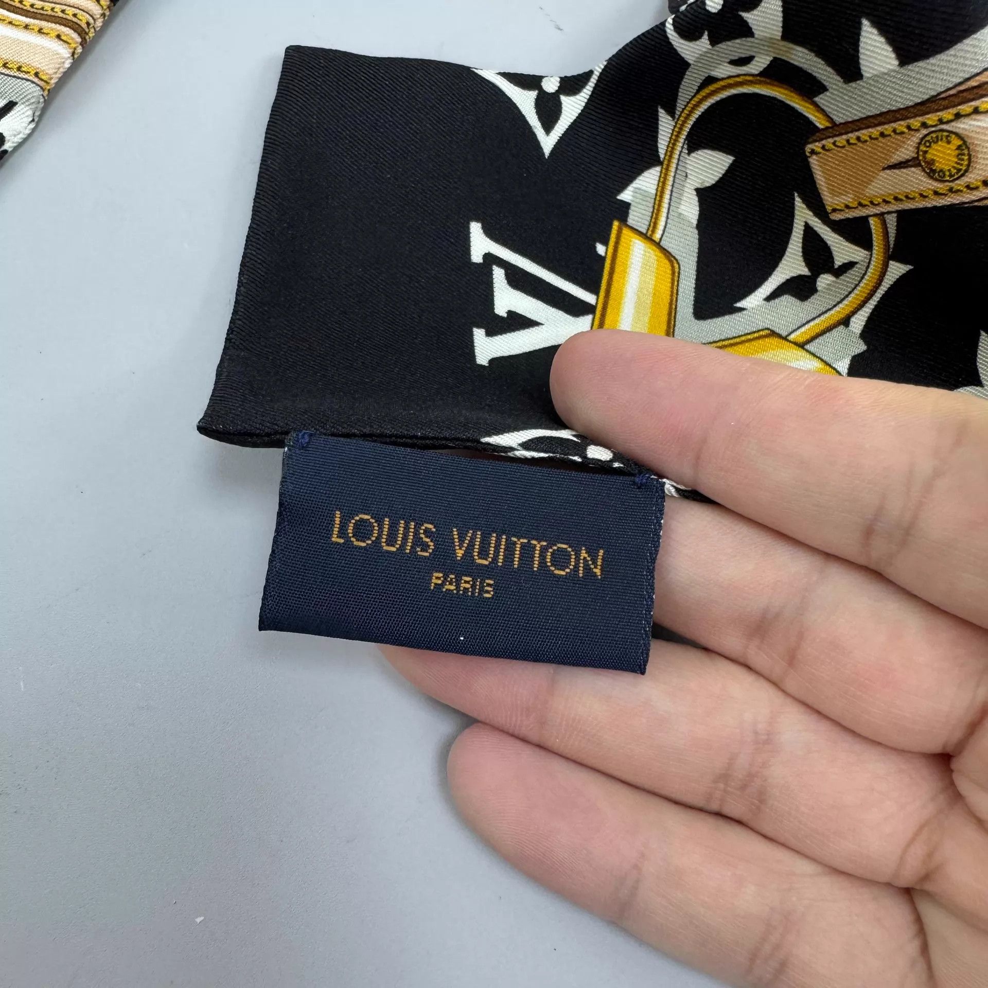 Louis Vuitton LV Black White Monogram 120x8cm 95 New Scarf Size ONE SIZE - 5 Thumbnail