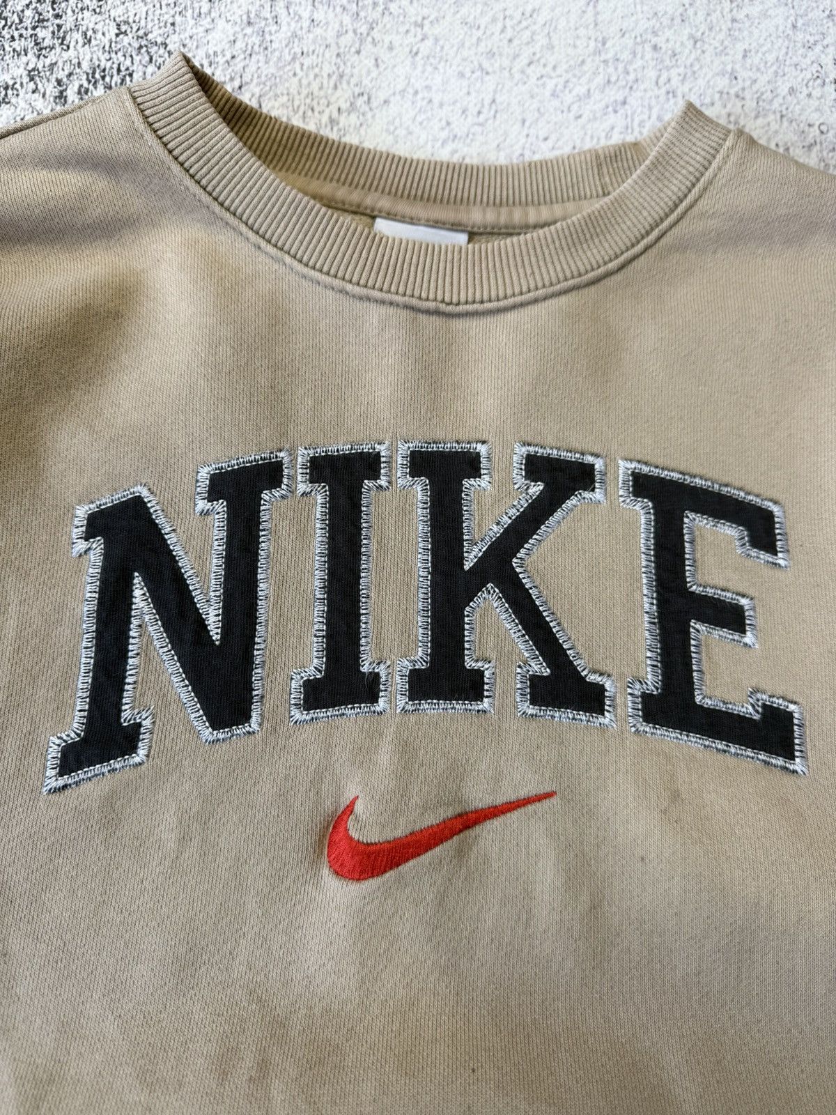 Nike VINTAGE 90s NIKE DISTRESSED CENTER LOGO SWEATSHIRTS CREWNECK Size US S / EU 44-46 / 1 - 7 Thumbnail