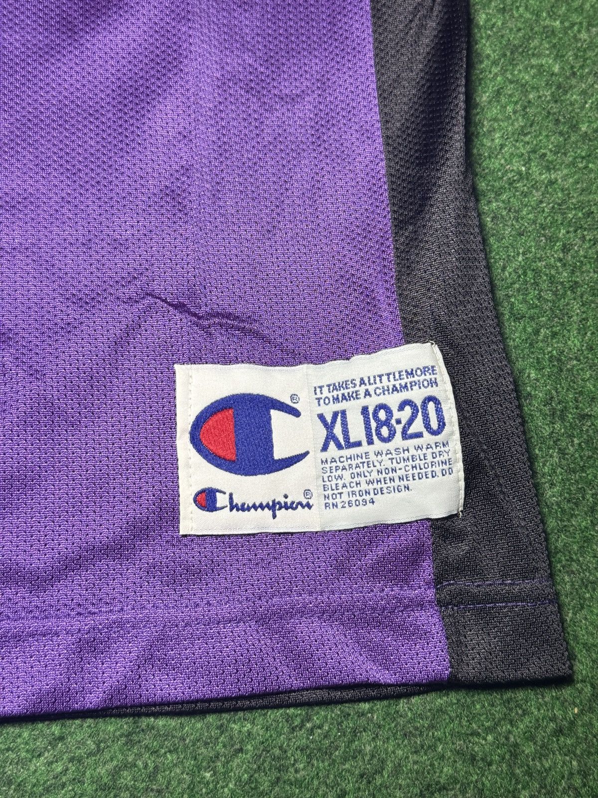 Champion Vintage 90s Toronto Raptors Vince Carter #15 Retro Jersey Size US M / EU 48-50 / 2 - 4 Thumbnail