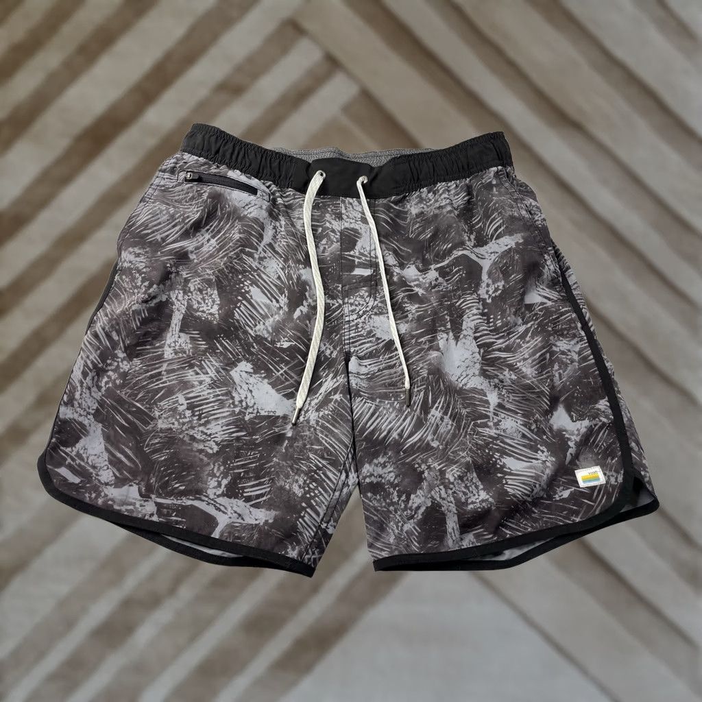 Vuori VUORI Banks Shorts Mens Medium Charcoal Abstract Pattern Drawstring Pockets Zip V330 Size US 31 - 1 Thumbnail