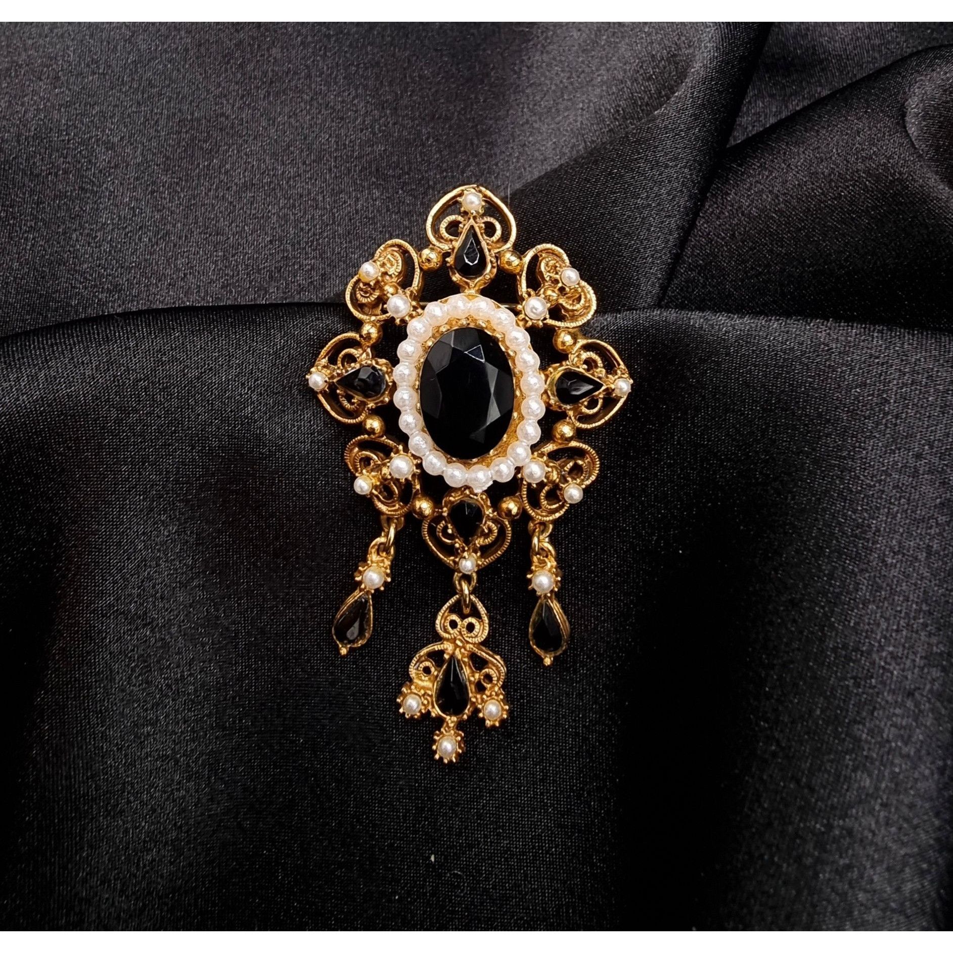 Vintage Vintage 1960s FLORENZA Signed Gold-Tone Victorian Brooch Size ONE SIZE - 2 Thumbnail