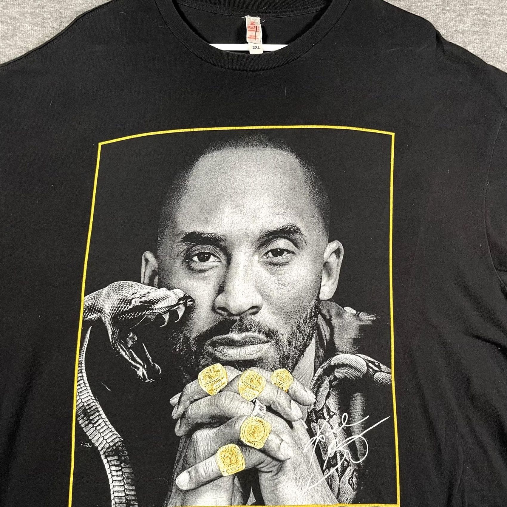 Vintage Zuni Sportswear Kobe Bryant Black Mamba Legends Live Forever Basketball Shirt Mens 2XL Size US XXL / EU 58 / 5 - 2 Thumbnail