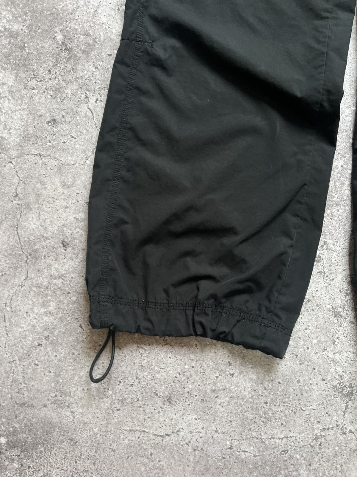 Vintage Vintage Nike Y2K Swoosh Cargo Pants Size 32" / US 10 / IT 46 - 7 Thumbnail