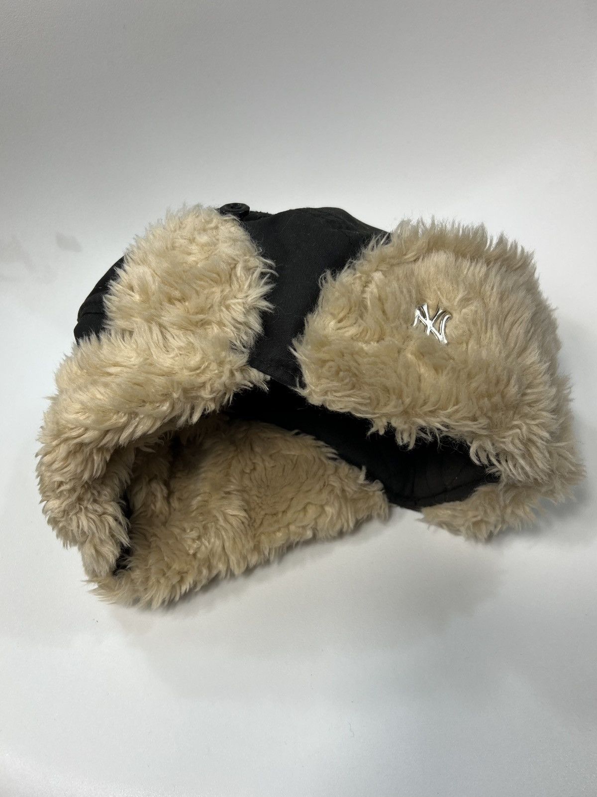 New York Yankees New Era Yankees Dog Ear Trapper Hat Faux Fur Flaps 57cm Fit Size ONE SIZE - 4 Thumbnail