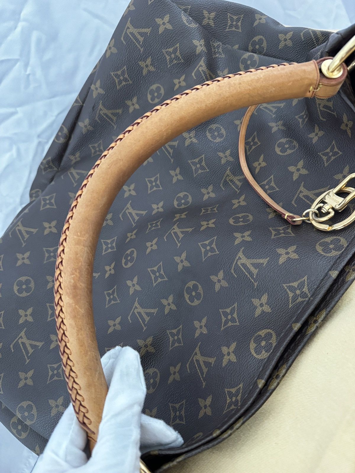 Louis Vuitton Louis Vuitton Artsy Hobo Bag Size ONE SIZE - 4 Thumbnail