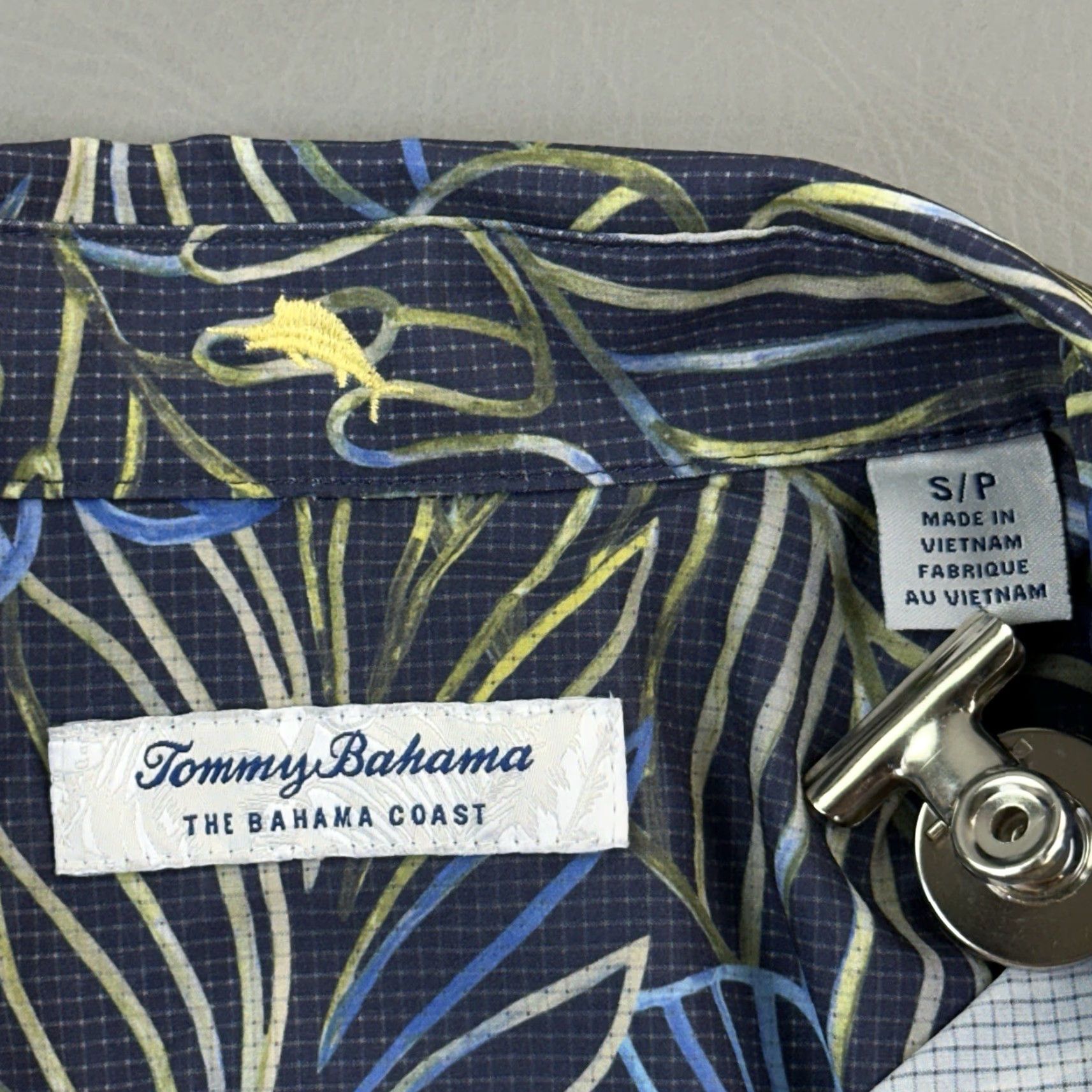 Tommy Bahama VINTAGE Tommy Bahama Shirt Mens Small The Bahama Coast Island Zone Performance Hawaiian Size US S / EU 44-46 / 1 - 4 Thumbnail