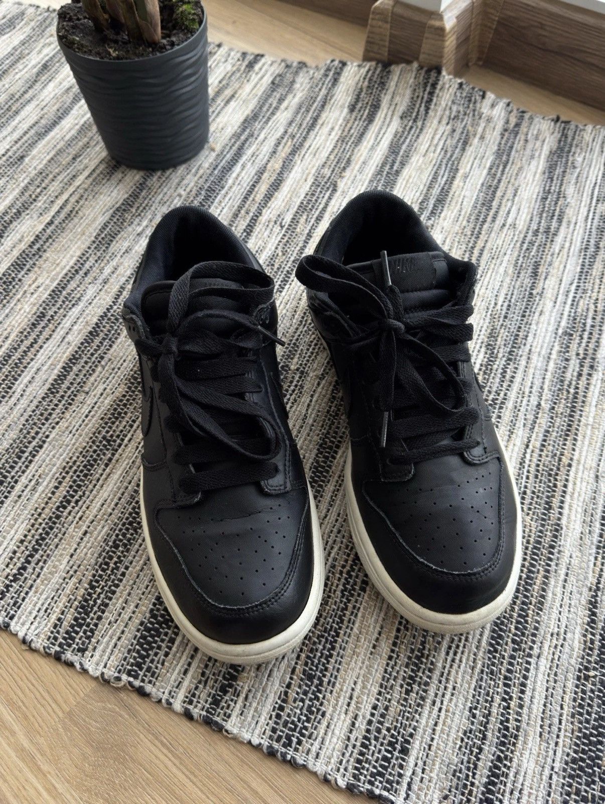 Nike NIKE DUNK LOW 2016 CLASSIC TOTAL BLACK MENS SIZE 41 ( US 8 ) Size US 8 / EU 41 - 3 Thumbnail
