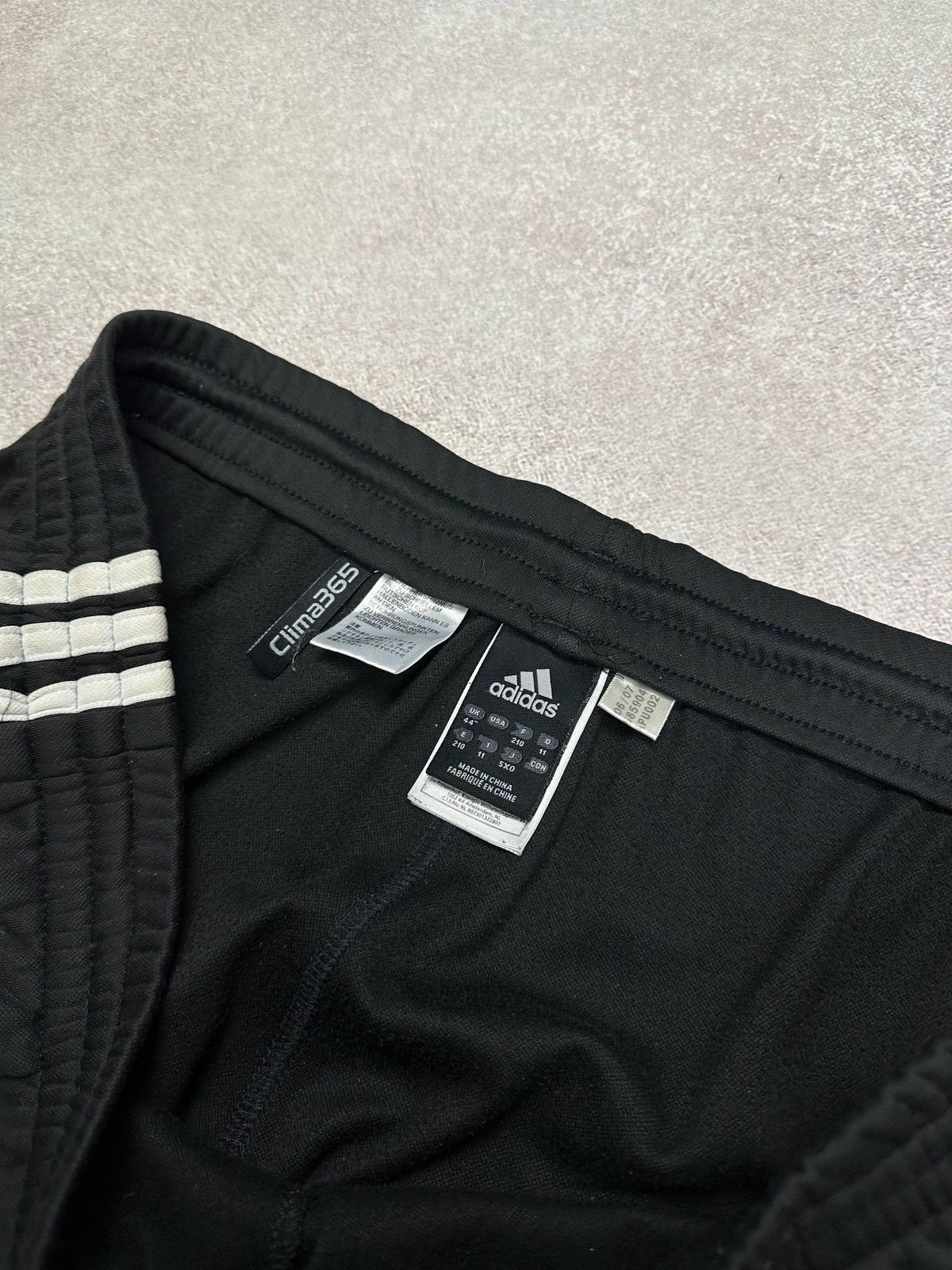 Adidas Vintage Adidas Liverpool Baggy Nylon Track Pants L Size US 34 / EU 50 - 5 Thumbnail