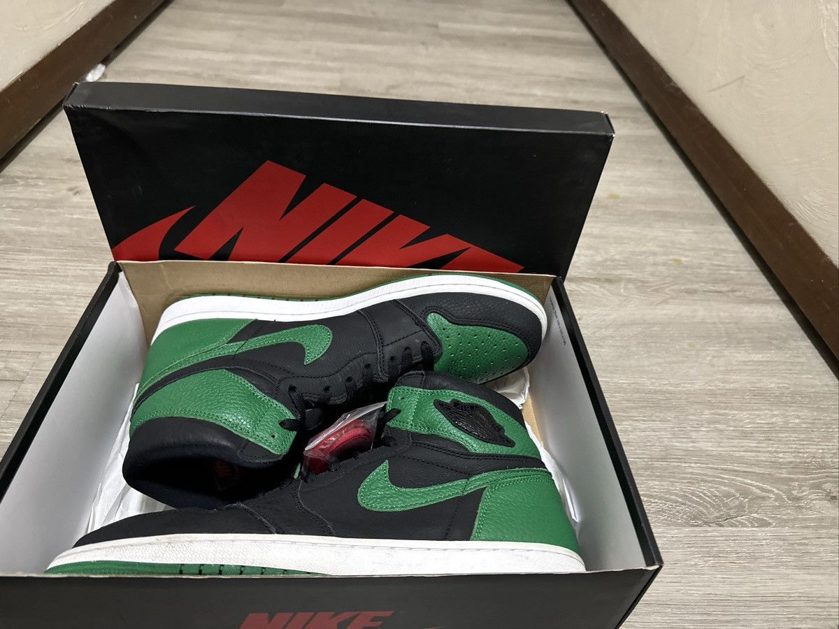 Jordan Brand × Nike Size 12 - Jordan 1 Retro OG High Pine Green 2.0 Size US 12 / EU 45 - 5 Thumbnail
