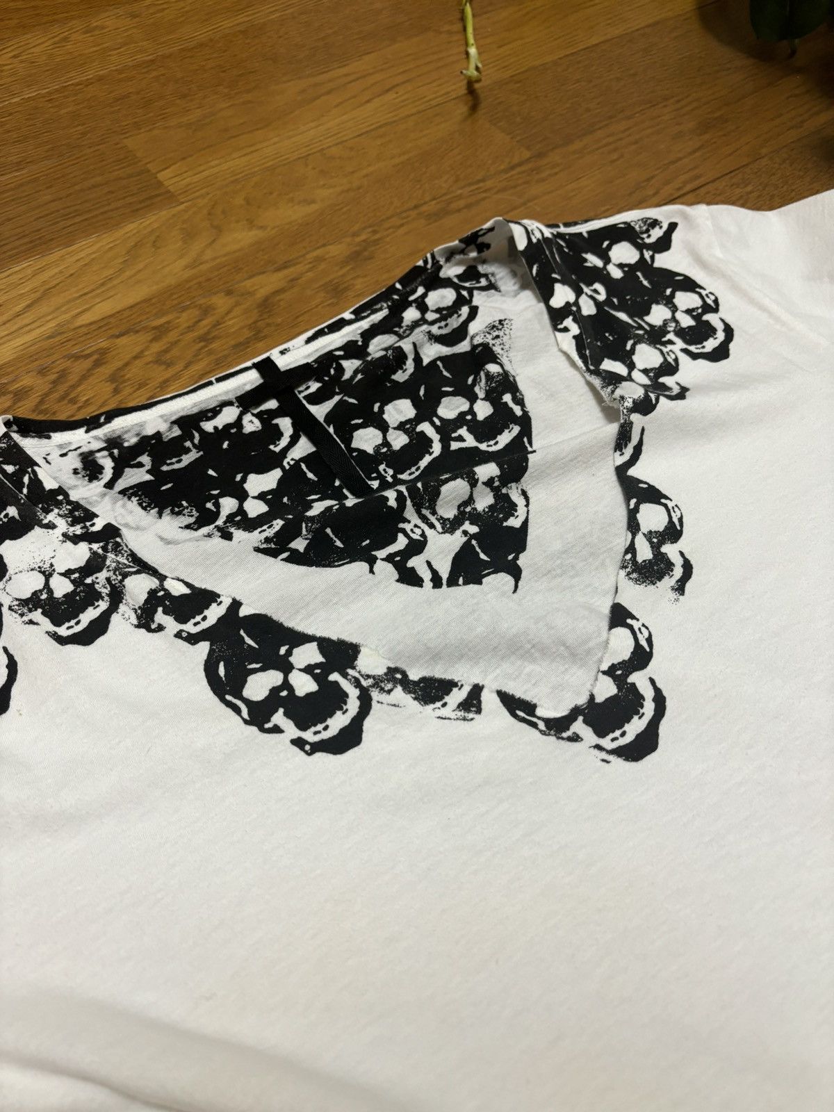 *RARE* archive L.G.B. skulls shirt