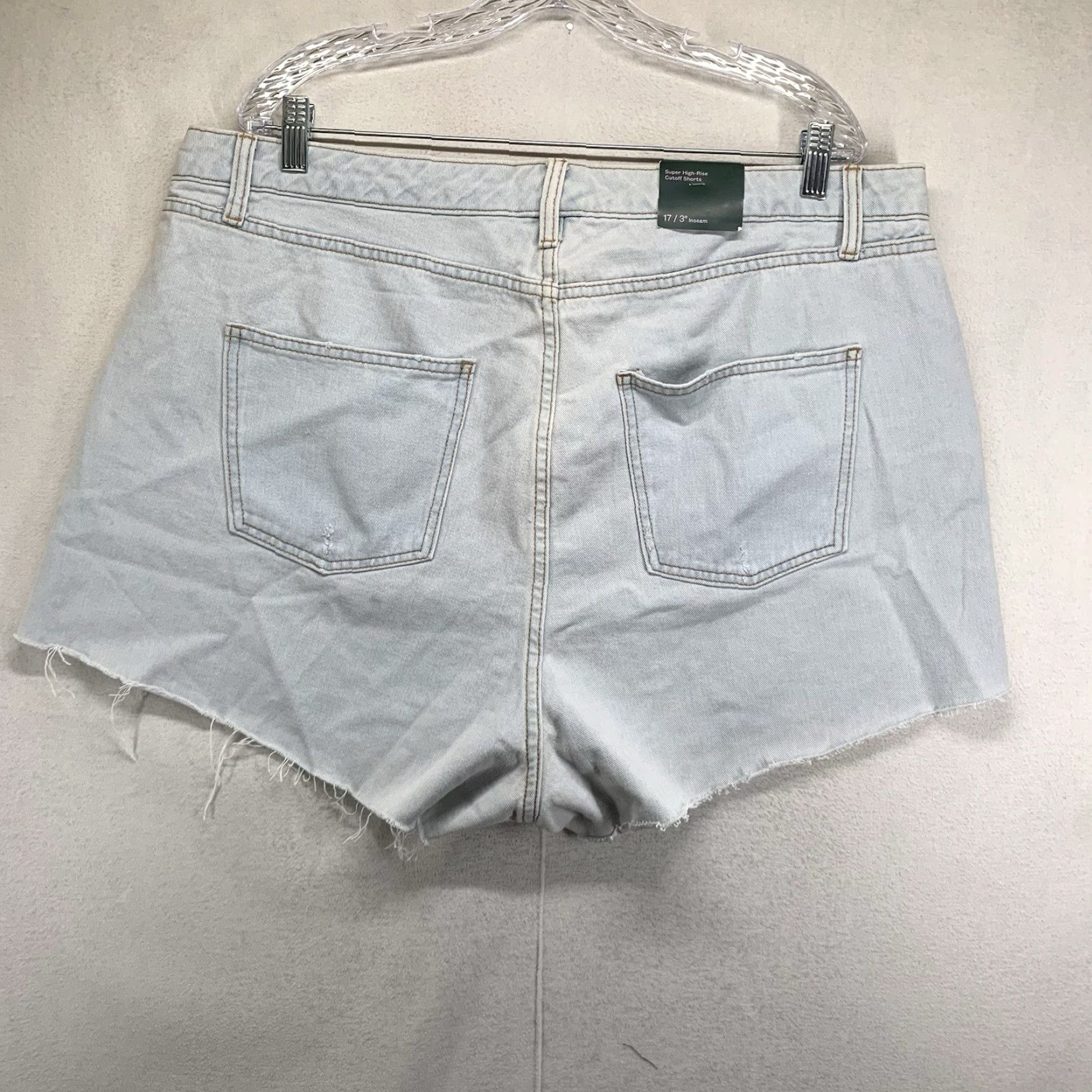 Vintage WILD FABLE Women's Cut-Off Shorts Super High Rise Light Blue Size 17 Denim 90s Retro Size 38" / US 16 / IT 52 - 2 Thumbnail
