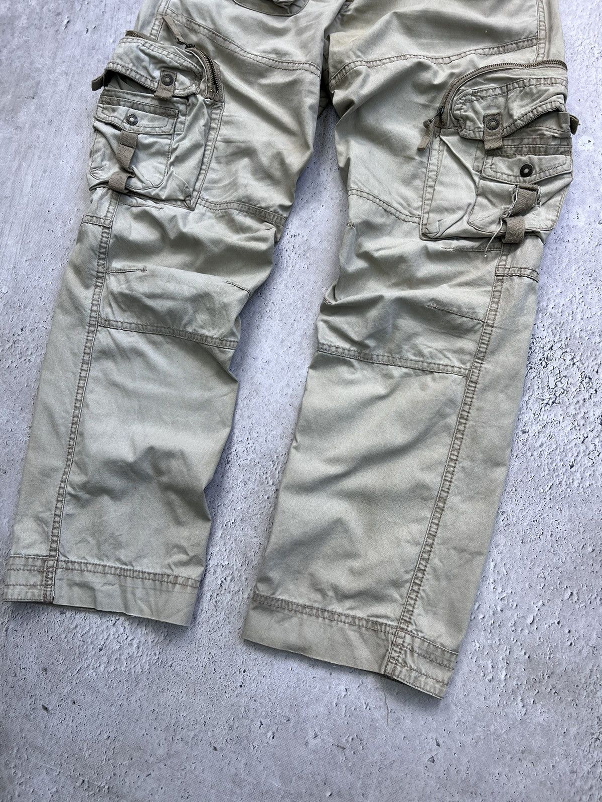 Issey Miyake × Japanese Brand × Tete Homme 2000s Tete Home Multipocket Bondage Cargo Pants Size US 33 - 3 Thumbnail