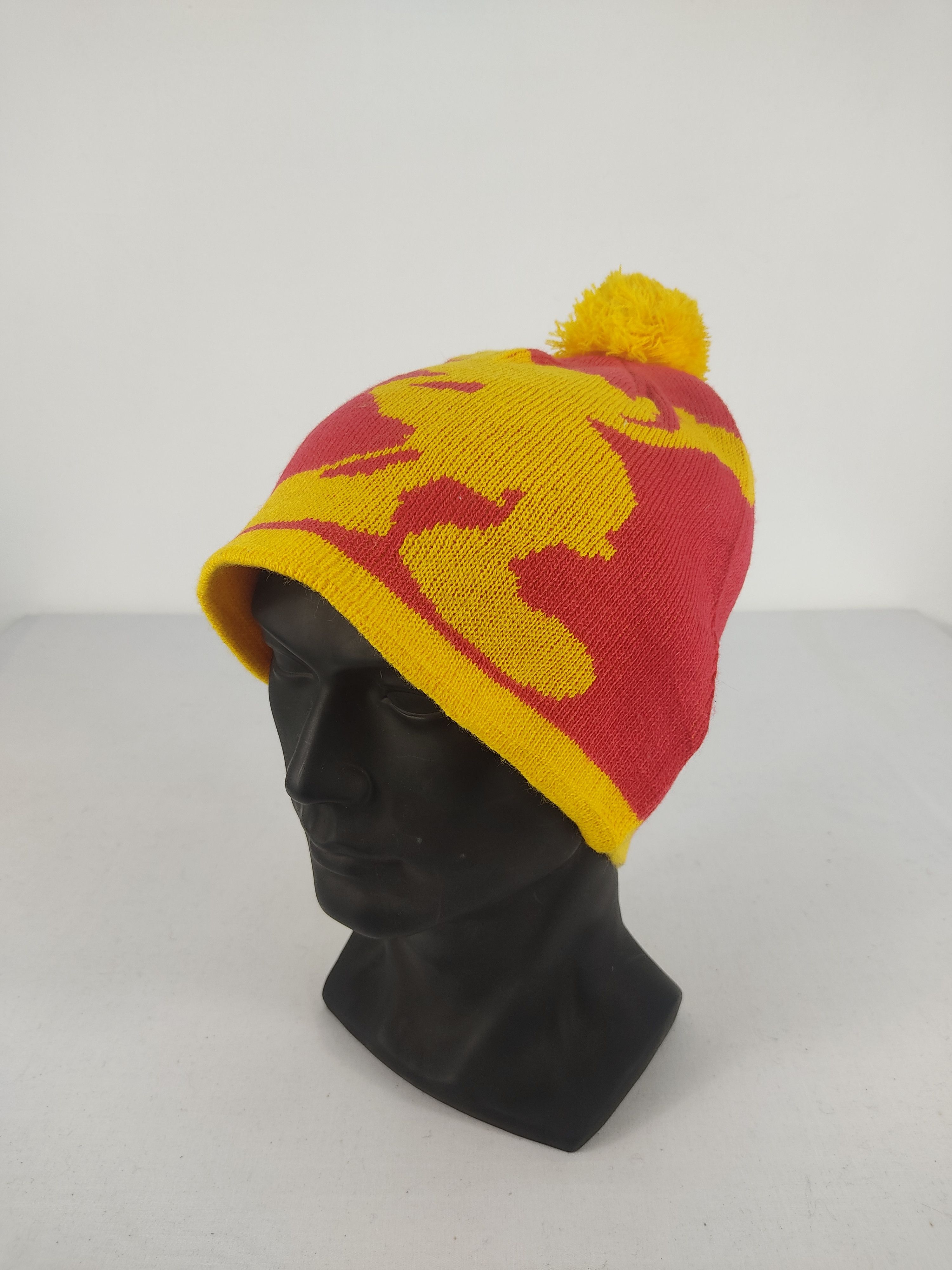 Mickey Mouse × Vintage Vintage Mickey Mouse Beanie / Snow Hat / Snow Cap Size ONE SIZE - 1 Thumbnail