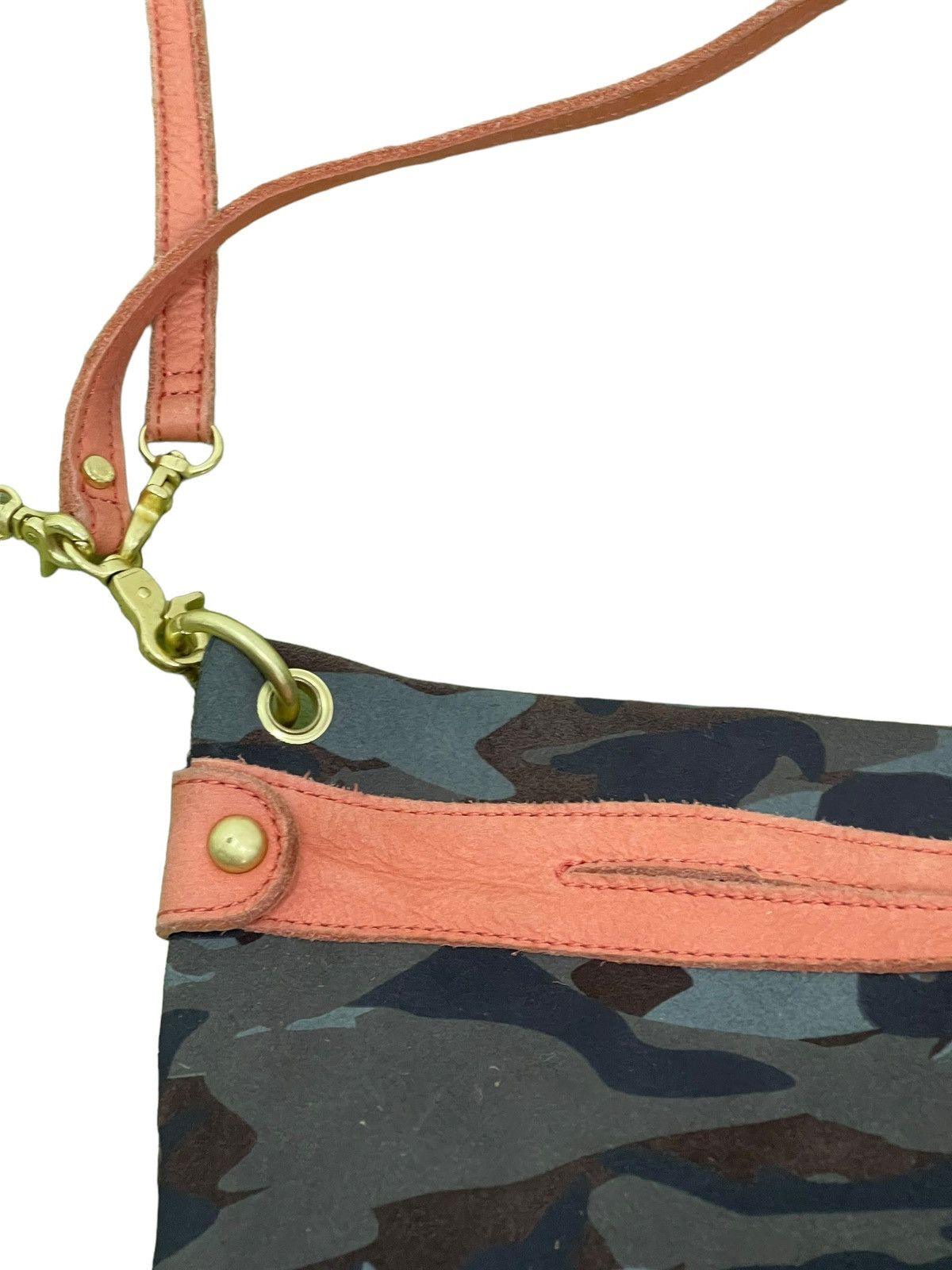 Japanese Brand Full Leather Nouer Cross Body Camo Sling Bag 2🟩 Size ONE SIZE - 9 Thumbnail