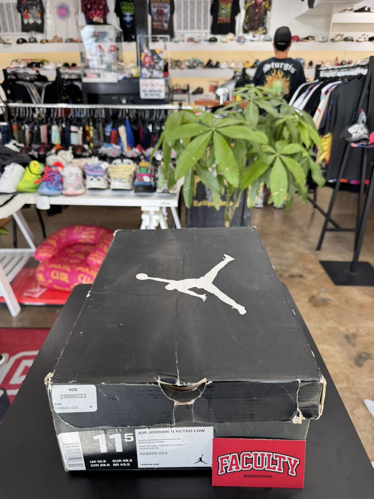 Jordan Brand Air Jordan 11 Low Infrared Size 11.5 (2014) Size US 11.5 / EU 44-45 - 12 Thumbnail