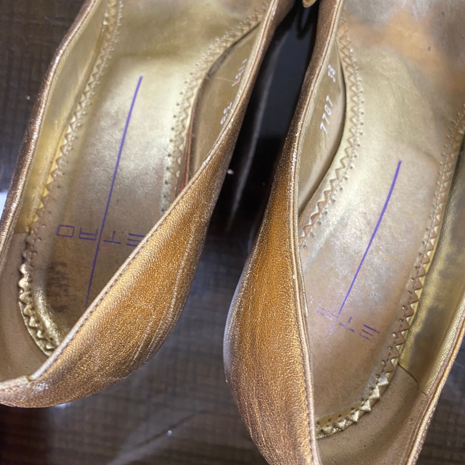 Etro Etro Nero 7787 Gold Pointed Toe Kitten Heels Women's 38 US 8 Size US 8 / IT 38 - 10 Thumbnail