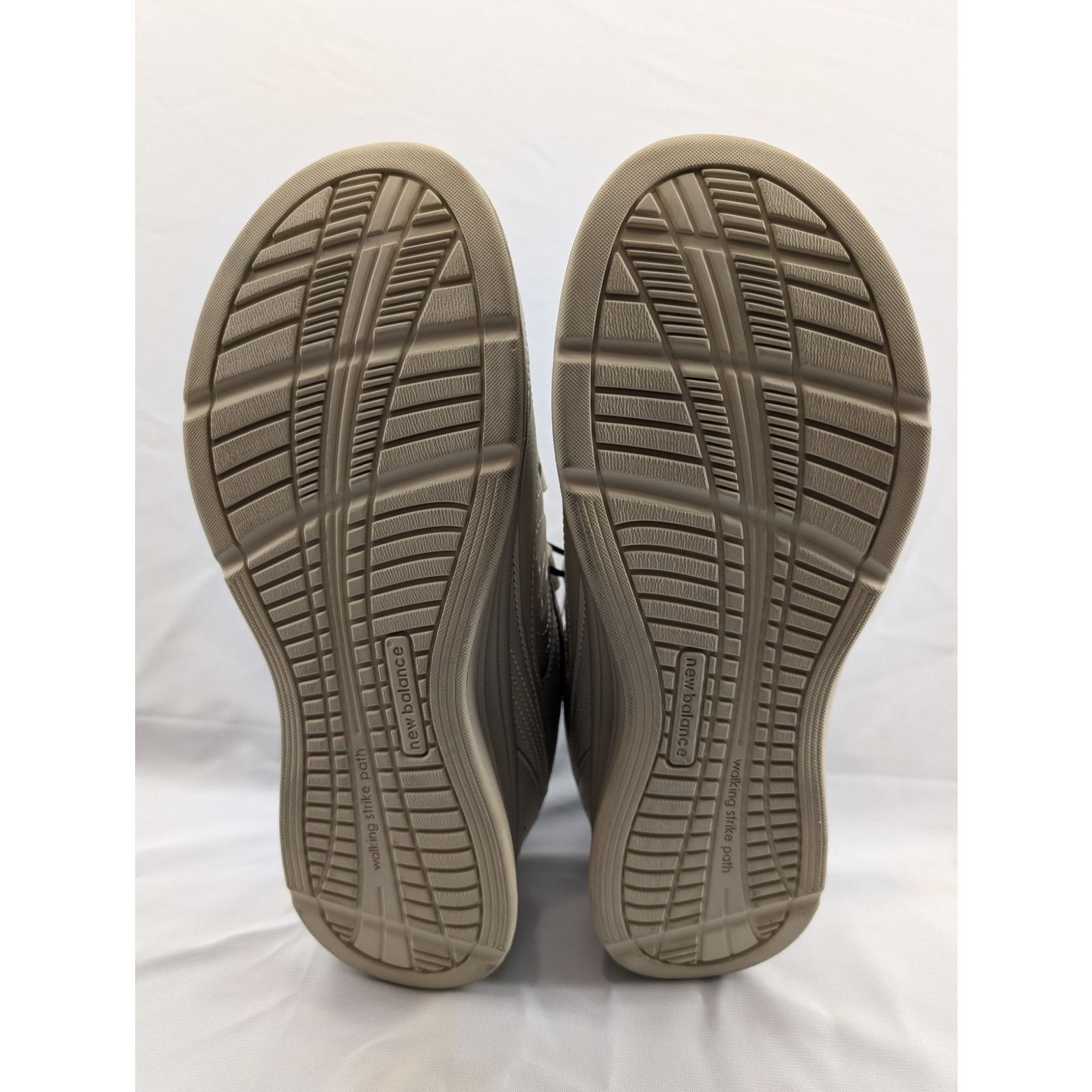 New Balance New Balance Unisex WW577VW Hook & Loop Shoe M11.5/W13 2E Size US 11 / EU 44 - 6 Thumbnail