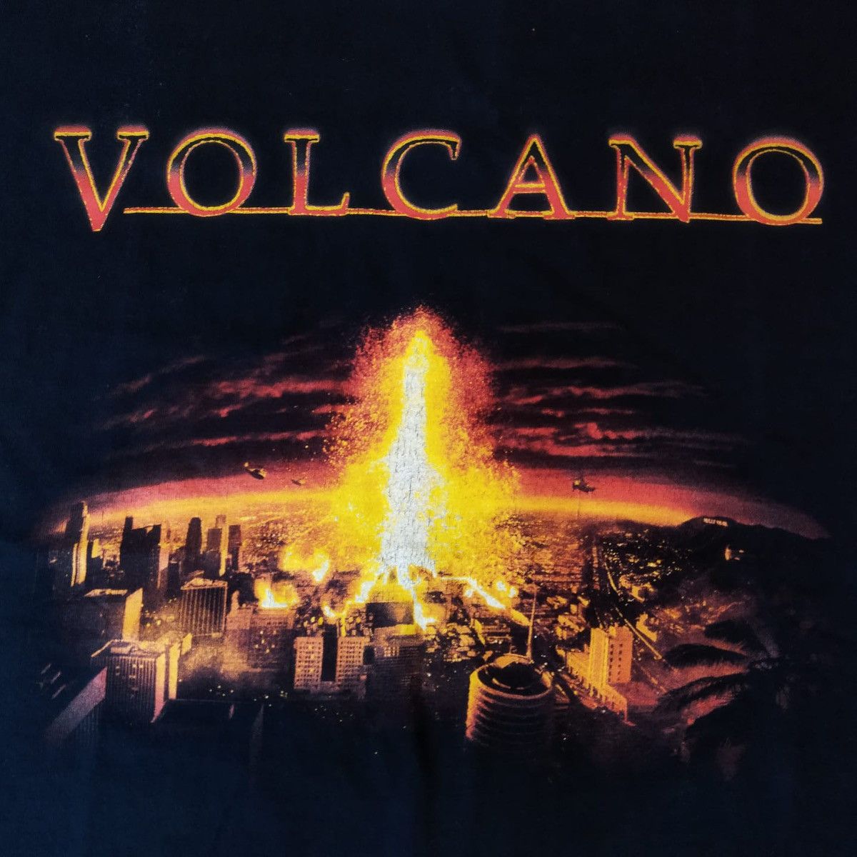 Other 2000s Vintage Volcano Movie Tee Size US L / EU 52-54 / 3 - 3 Thumbnail