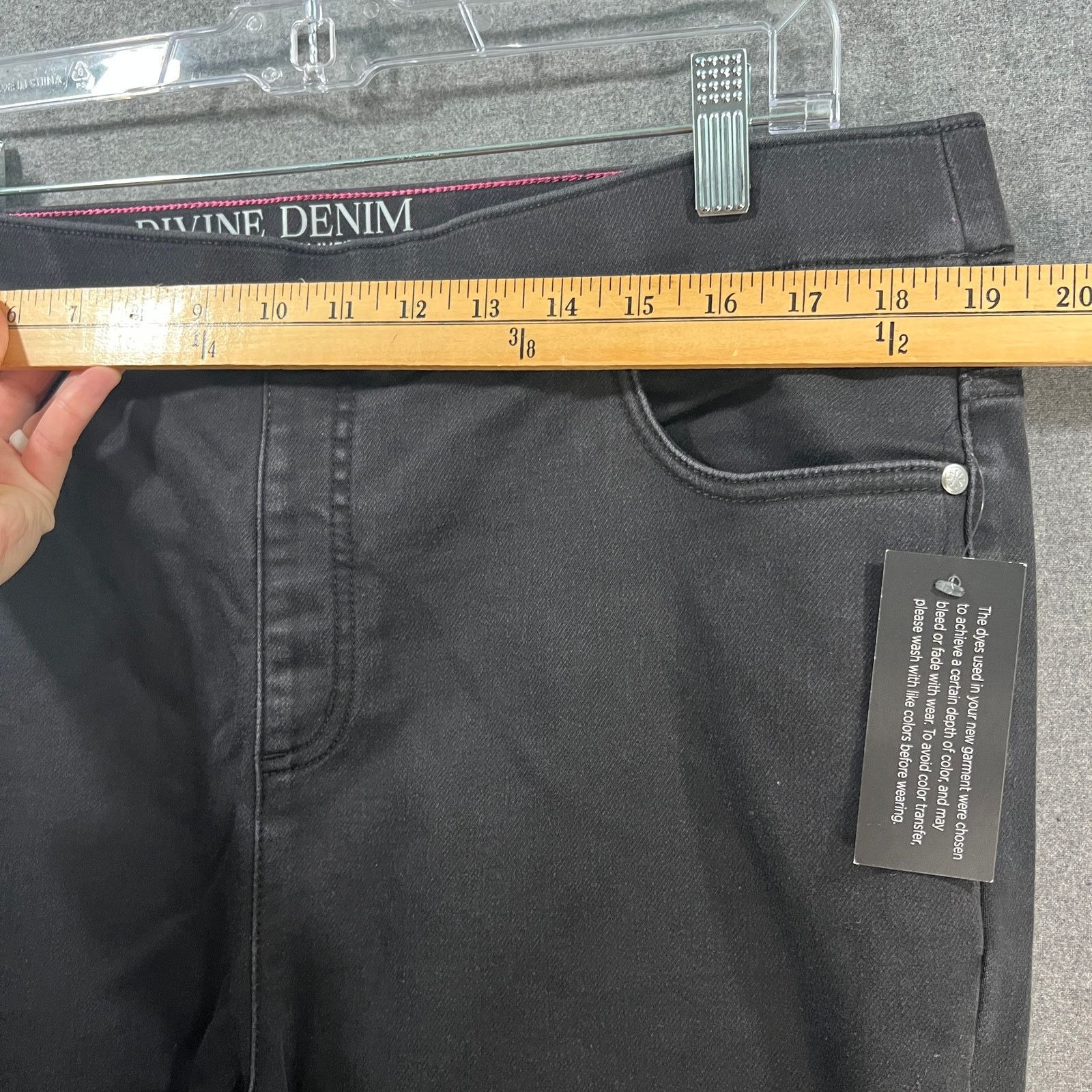 Other Isaac Mizrahi Live! Regular Black Divine Denim Crop Slim Size 40" / US 18 - 8 Thumbnail