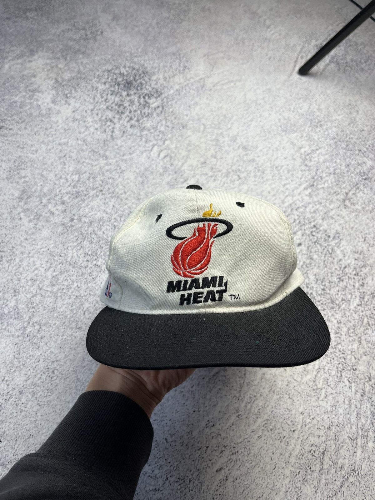 NBA Vintage Miami Heat Cap NBA Streetwear Rare Casual Fan Logo Size ONE SIZE - 8 Thumbnail