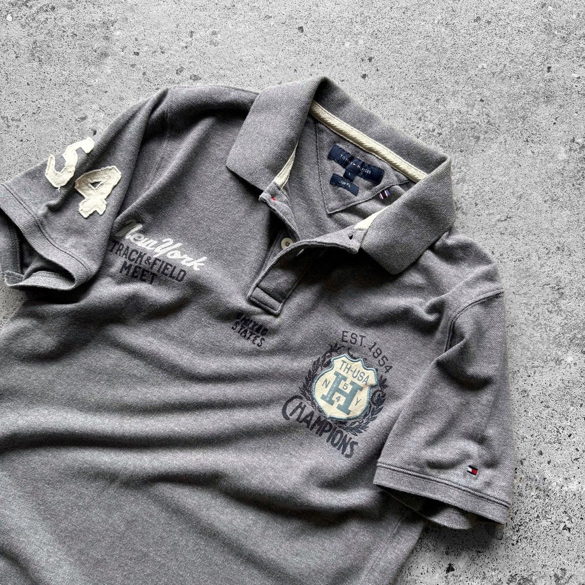 Tommy Hilfiger Tommy Hilfiger New York Track & Field Graphic Polo Shirt Size US L / EU 52-54 / 3 - 3 Thumbnail