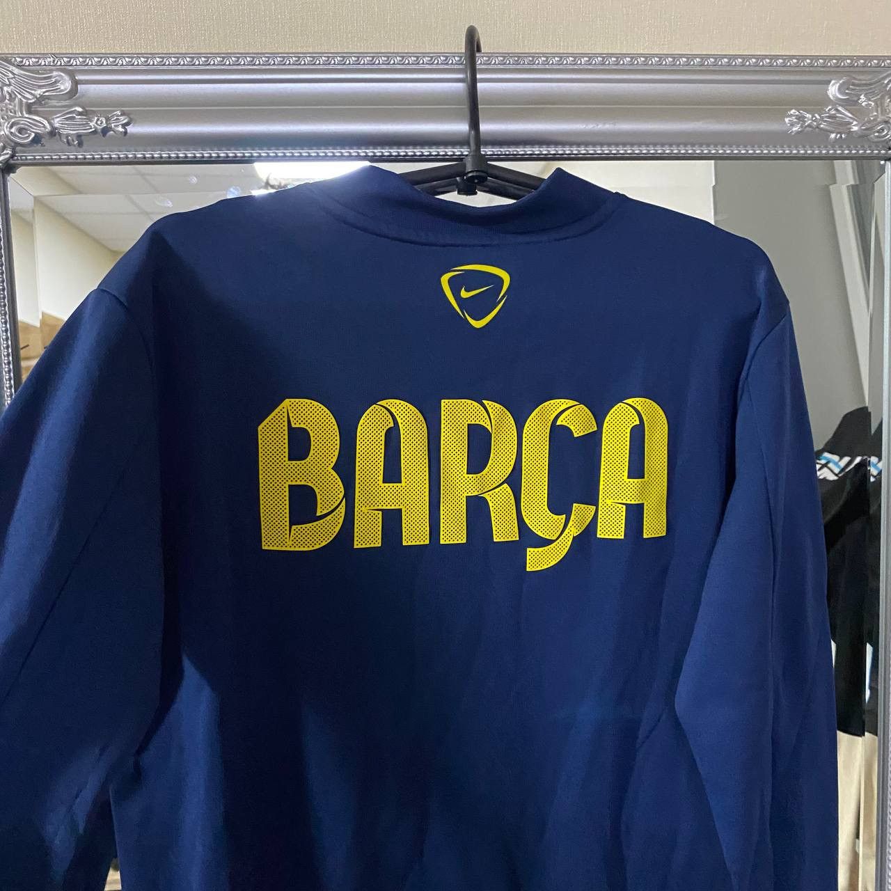 Nike Rare vintage Nike Barcelona sweatshirt y2k Size US M / EU 48-50 / 2 - 3 Thumbnail