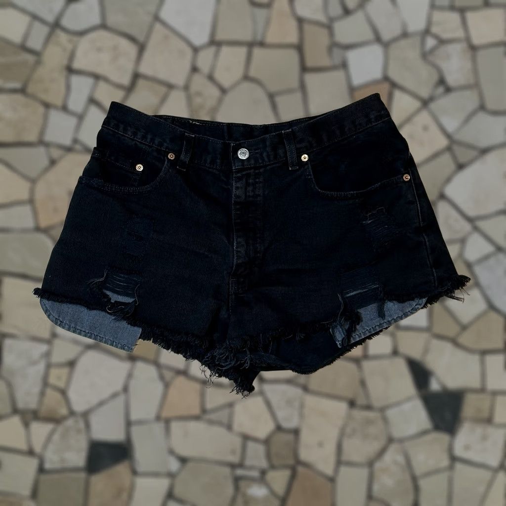 Levi's VINTAGE Levi’s 560 Shorts Womens 32 Black Denim Cutoff 2” Inseam Size 24" / US 00 / IT 34 - 1 Thumbnail