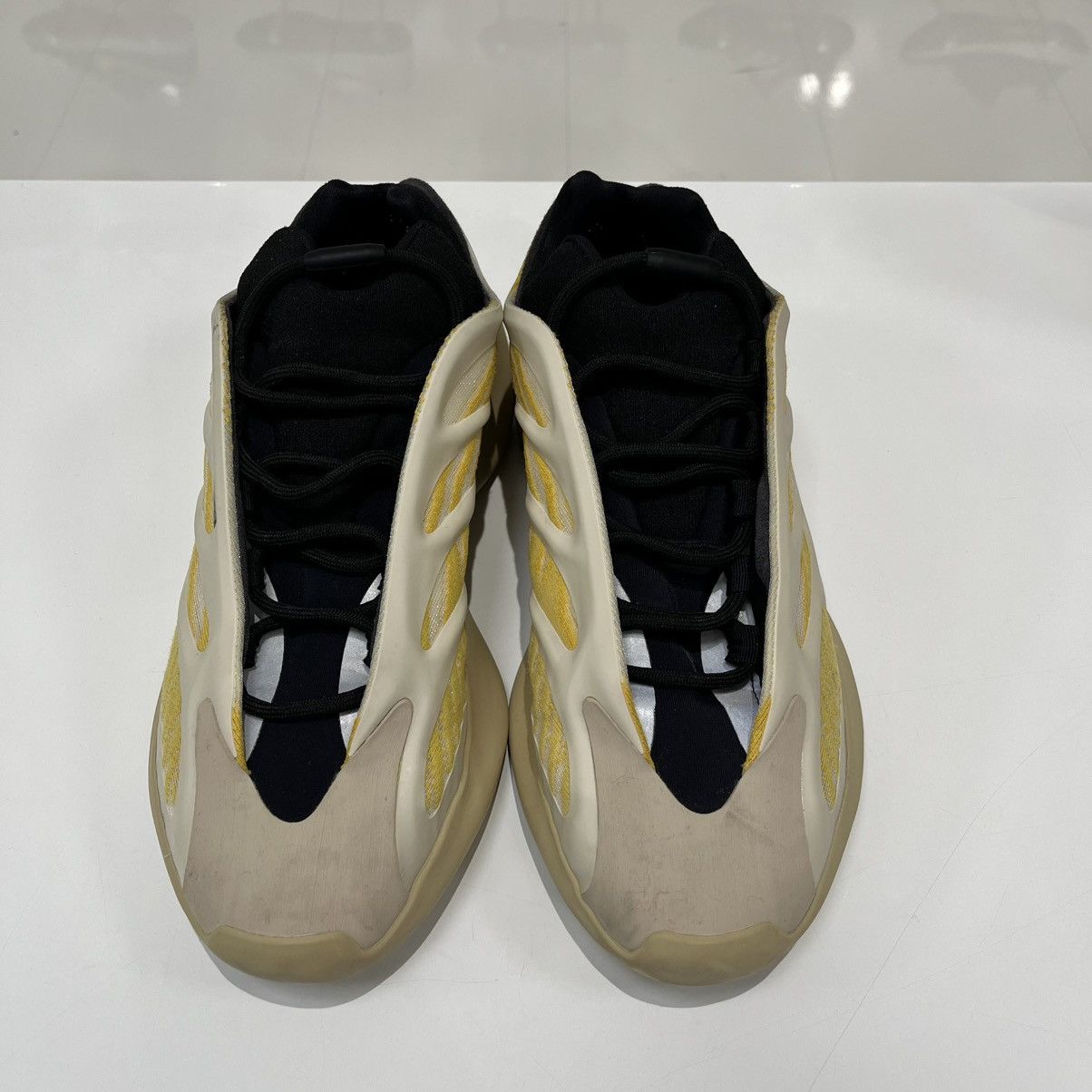 Adidas Adidas Yeezy 700 V3 Safflower Size US 10.5 / EU 43-44 - 10 Thumbnail