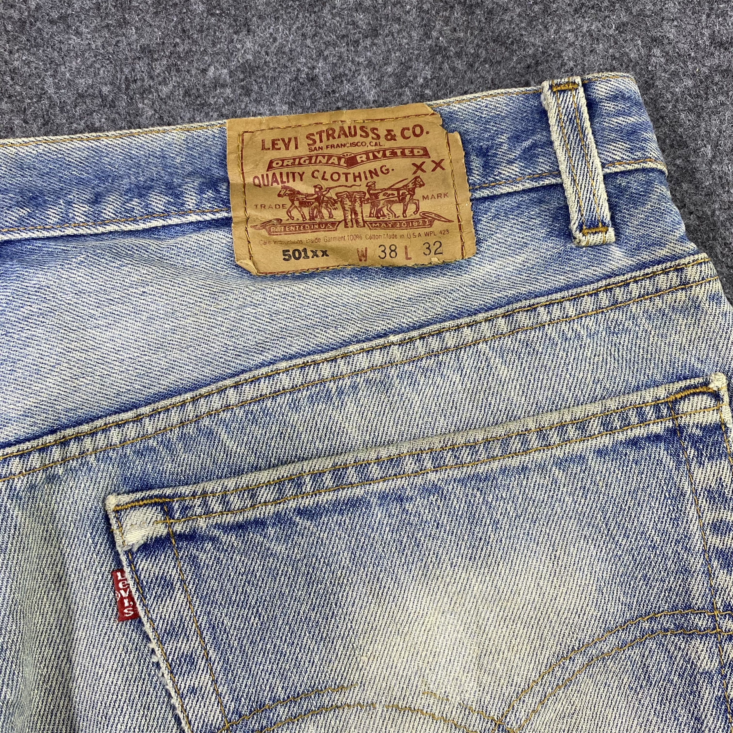 Vintage Levi's 501 Blue Wash Distressed Jeans-J1159